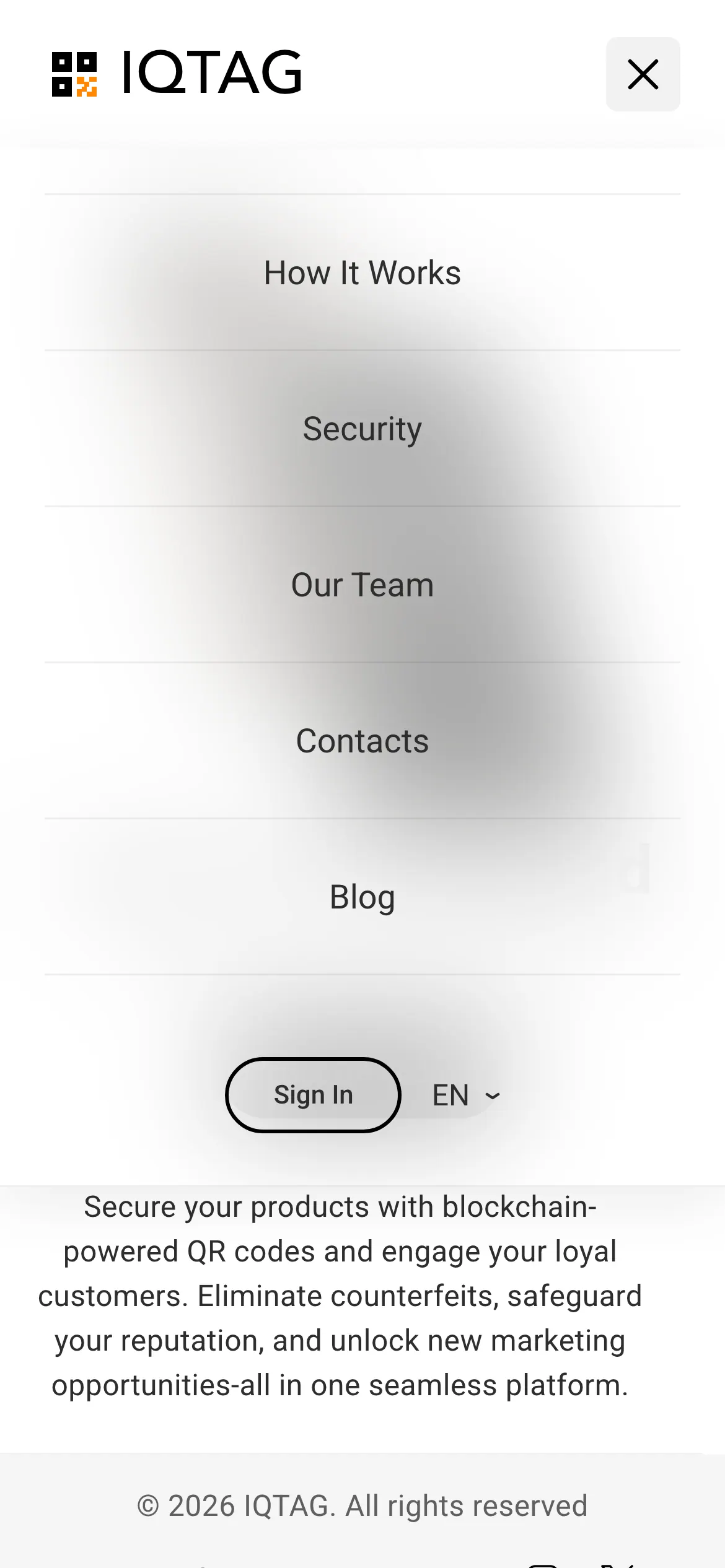 Le tiroir de navigation ouvert sur mobile : les cinq entrées du menu, le bouton de connexion et le sélecteur de langue.